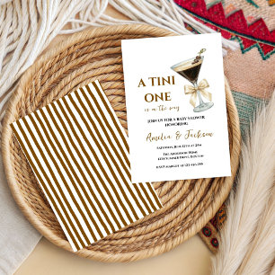 Convites Um Laço Bege Coquete “Um Bebê Está Cozinhando” Caf