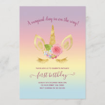 Um monocórnio glitter de ouro, giro e elegante