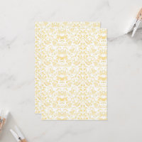 um papel de parede branco e dourado com um padrão 