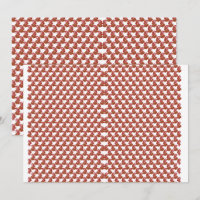 Um pedaço enrolado de papel de embrulho com um pap