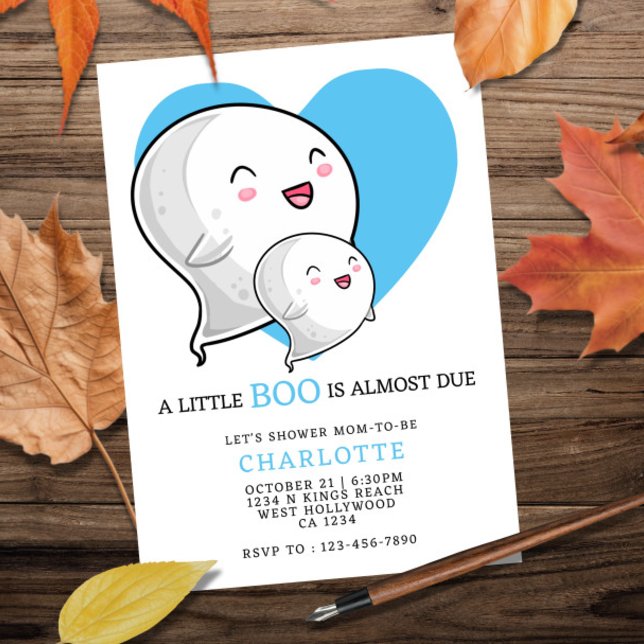 Convites Um Pequeno Boo é quase o Chá de fraldas do Dia das (A Little Boo is Almost Due Halloween Baby Shower Invitation from Ricaso. Blue love heart & ghost 
)