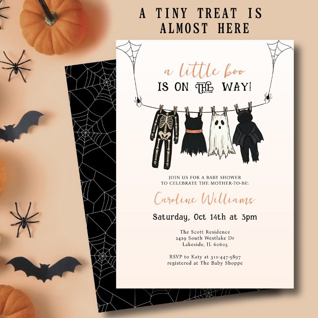 Convites Um Pequeno Boo Está a Caminho Halloween Fofo (Perfect for fall and Halloween baby showers. Gender-neutral design.
)