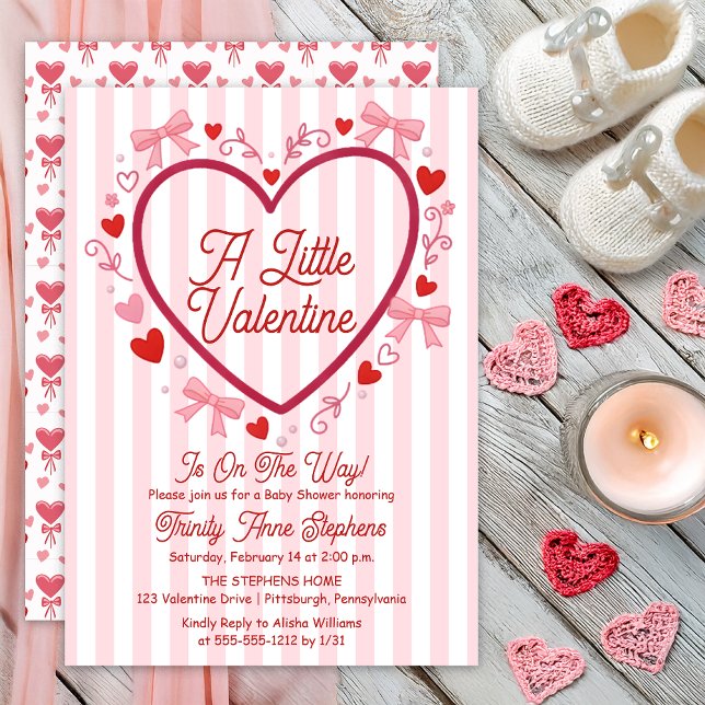 Convites Um Pequeno Chá de Bebê Coquete de Dia dos Namorado (A Little Valentine Is On the Way! Pink and Red Stripes | Heart Coquette Girl Baby Shower Print Digi)