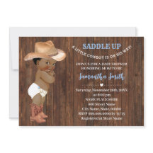 Um pequeno vaqueiro a caminho do Chá de fraldas az