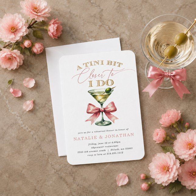 Convites Um Pouco Mais Perto Jantar de Ensaios do Martini (A Tini Bit Closer Martini Rehearsal Dinner Invitation)