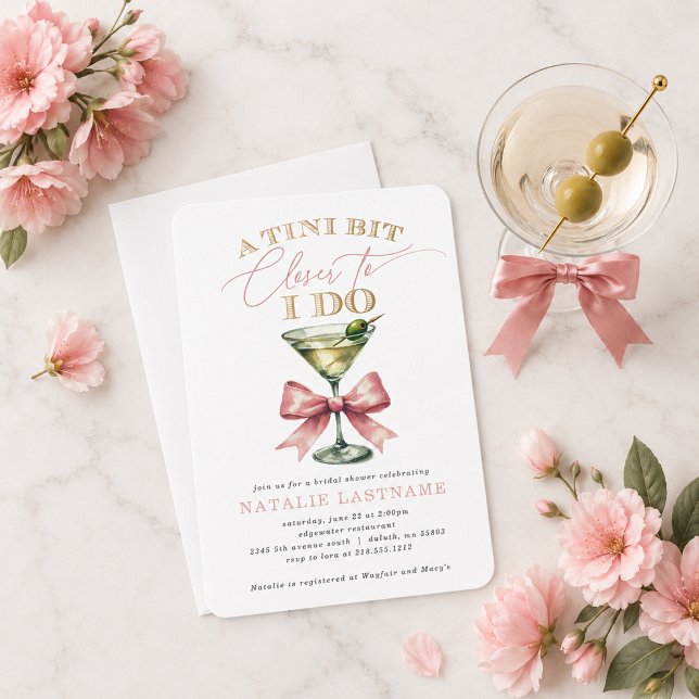 Convites Um Pouco Mais Perto Martini Arco Rosa Chá de Noiva (A Tini Bit Closer Martini Pink Bow Bridal Shower Invitation)