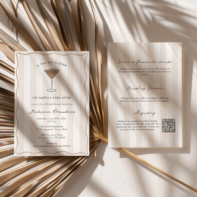 Convites Um Tini Bit Closer Martini Chá de Noiva (A Tini Bit Closer to happily ever after custom color martini theme bridal shower invitation QR code)