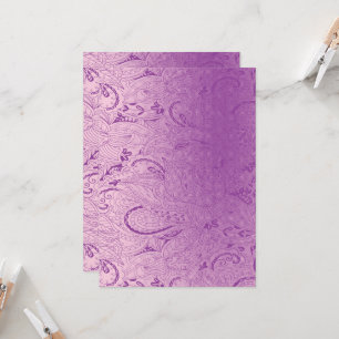 Convites Um vibrante design de tecido roxo apresentando int