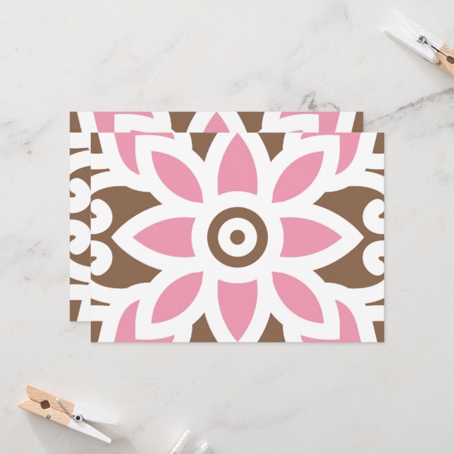 Convites uma flor rosa sobre fundo castanho (Frente/Verso In Situ)