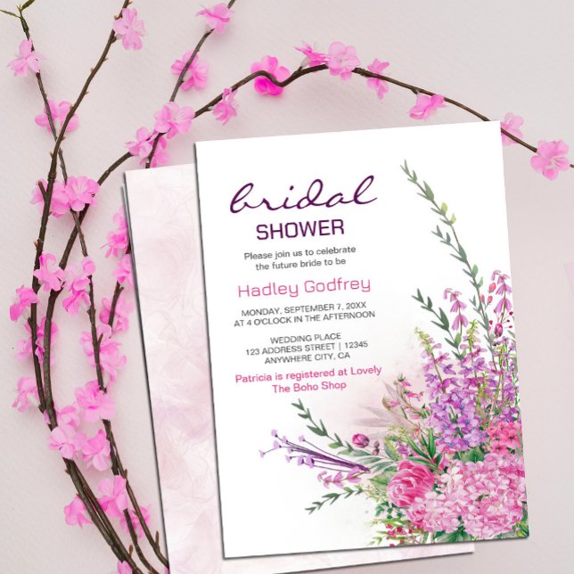 Convites Verão Romântico de Chic Wildflower (watercolor flowers in shades of purple and pink in rustic garden greenery, #bridalshower #pinkpurple)