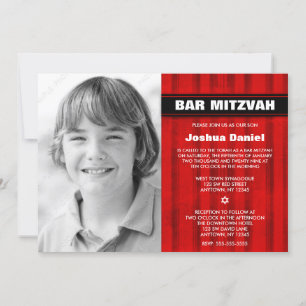 Convites vermelhos de Mitzvah do bar da foto das