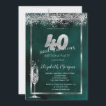 Convites Vidro de Champanhe Prata Confetti Verde 40º<br><div class="desc">Vidro de champanhe elegante e confete prateado num fundo verde.</div>