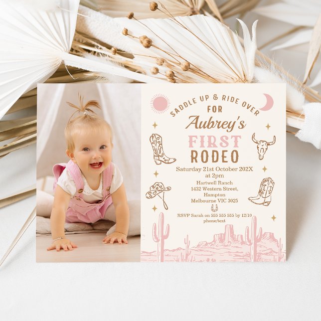 Convites Vintage Pink Photo Cowgirl Primeiro Aniversário do (Cowgirl First Rodeo Birthday Invitation Girl Pink, First Rodeo 1st Birthday Invitation, Pink Desert)