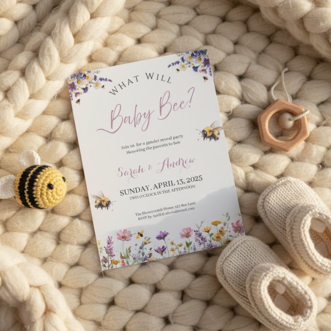 Convites What Will Baby Bee Gender Reveal Party  (Gender reveal invitation on chunky knit blanket with baby booties and bee toy in warm light)