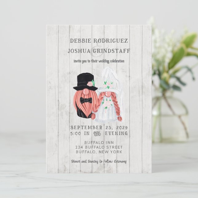 Convites Whimsical Gnomes Fun Wedding Invitation  (Em pé/Frente)