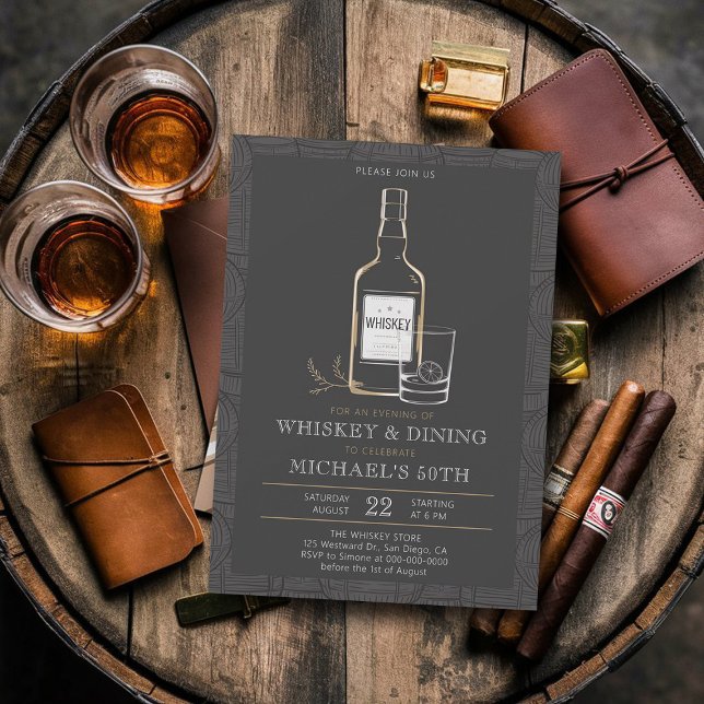 Convites Whiskey Jing Black White Modern 50º aniversário (whiskey lover 50th birthday invitation men barrel bottle fine dining elegant black white modern)