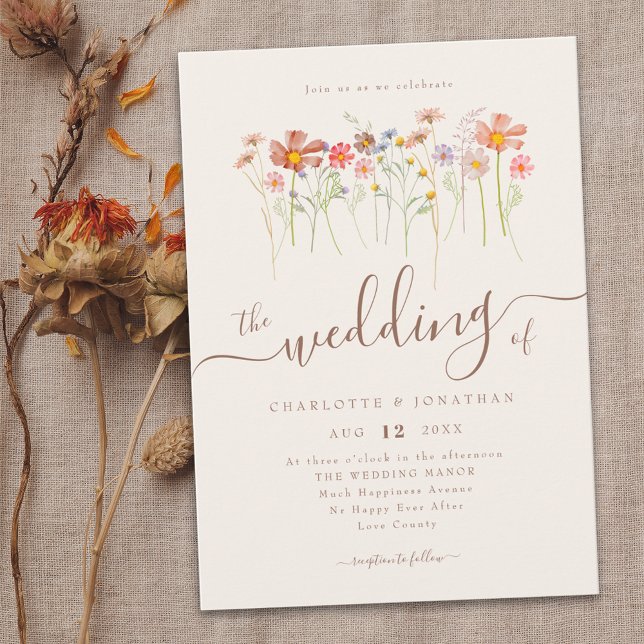 Convites Wildflower Meadow Boho Script Beige Terracotta (Wildflower meadow fall wedding invitation whimsical elegant modern script watercolor florals)
