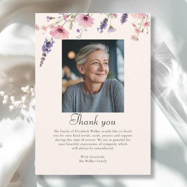 Convites Wildflower THANK YOU Memorial Funeral Photo Card (Wildflower THANK YOU Memorial Beige Purple Funeral Photo Card)