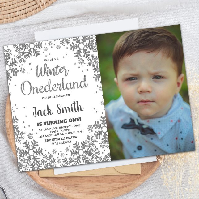 Convites Winter ONEderland Invtions Silver Glitter Photo (Winter ONEderland Invitations Silver Glitter Photo)