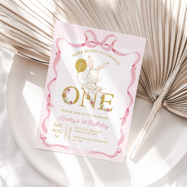 Convites Xadrez Rosa Rosa, Flor Selvagem, Um primeiro anive (Bunny 1st Birthday Invitation Template, Editable Some Bunny 1st Rabbit First Birthday Invitation Bow)