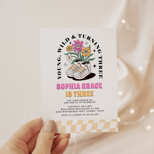 Convites Young Wild Three Groovy Daisy aniversário de 3 ano (Criador carregado)
