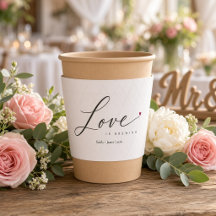 Copo de Café de Casamento Elegant Script Love is B