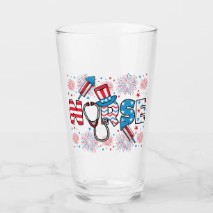 Copo De Pint 4 De Julho, Bebendo Patriótico De Enfermeira