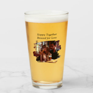 Copo De Pint A Hoppy Juntou-Se Para A Taça De Cerveja De Amor