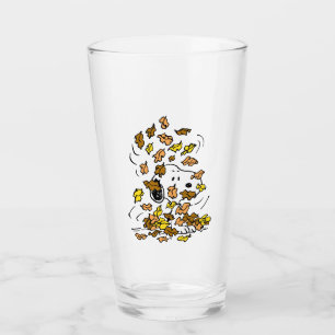 Copo De Pint Amendoins Pilha de Esnoopia de Folhas
