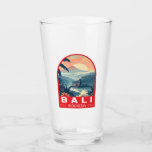 Copo De Pint Bali Indonesia Viagem Art Vintage<br><div class="desc">Bali retro vetor viagem design. Bali é uma ilha no Sudeste Asiático que é conhecida por suas praias,  templos e cultura. É também o lar da vida marinha,  parques de safari,  e arte.</div>