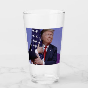 Copo De Pint Bandeira americana do presidente Trunfo Abraço
