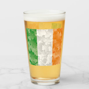 Copo De Pint Bandeira da Irlanda com um padrão de pântanos