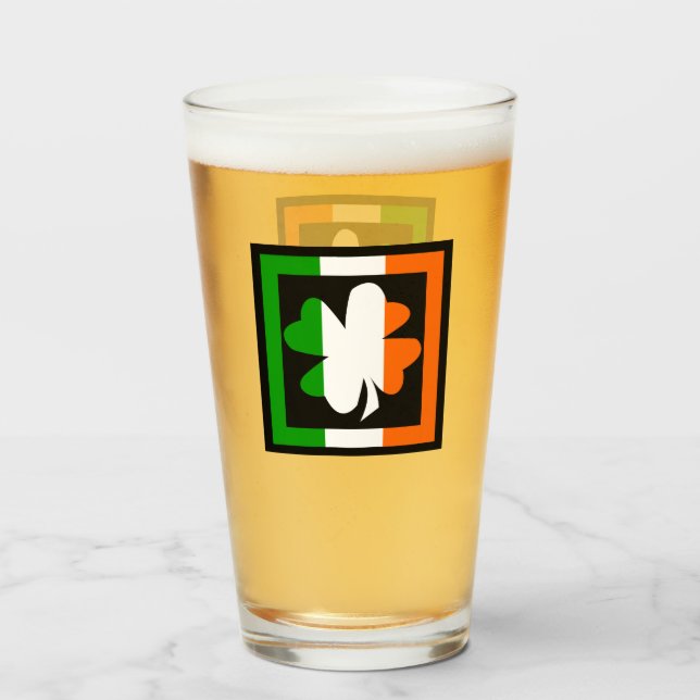 Copo De Pint Bandeira de Shamrock irlandês (Frente (Preenchido))