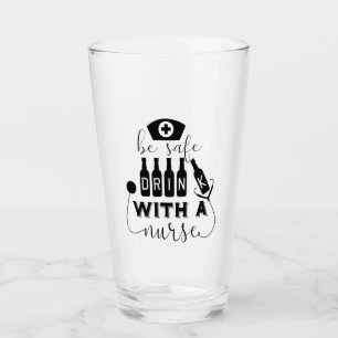 Copo De Pint Beba Com Segurança Com Uma Enfermeira