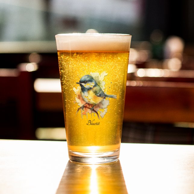 Copo De Pint Bluetit bonito em uma ramificação, personalizado (Criador carregado)