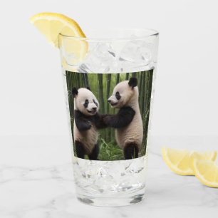 Copo De Pint Brincadeiras: Bebês Pandas Brincam na Floresta