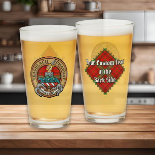 Copo De Pint Clan Morrison Crest sobre o Red Tartan