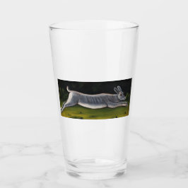 Copo De Pint Coelho de Cinza Longa Pulando Sobre Campos