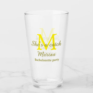 Copo De Pint Ela é uma festa de solteira de monograma amarelo c