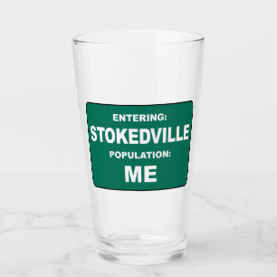 Copo De Pint Entrando na População de Stokedville Me