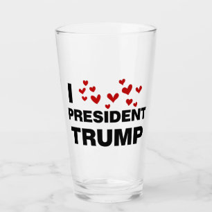 Copo De Pint Eu Amo O Presidente Trump Hearts