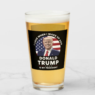 Copo De Pint Eu amo quando acordo e Donald Trump é meu presiden