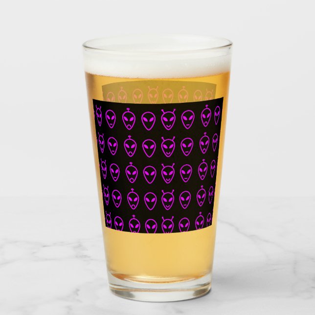 Copo De Pint Faces de Alienígena rosa (Traseira (Preenchido))