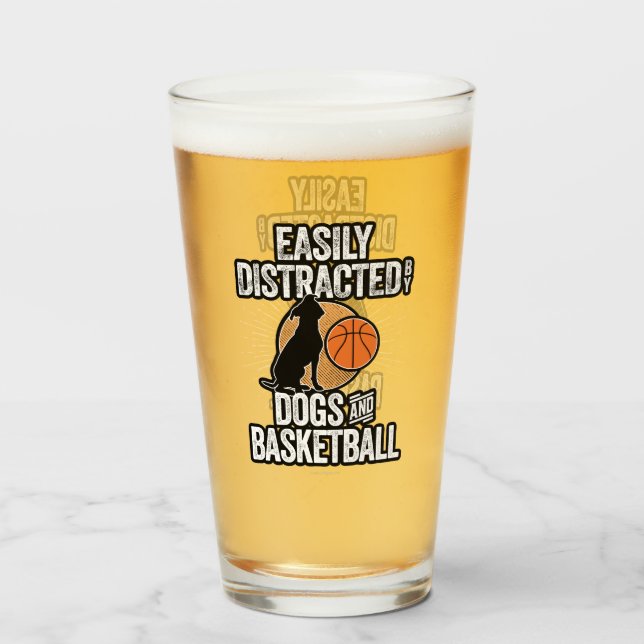 Copo De Pint Facilmente distraído por cães e basquetebol (Frente (Preenchido))