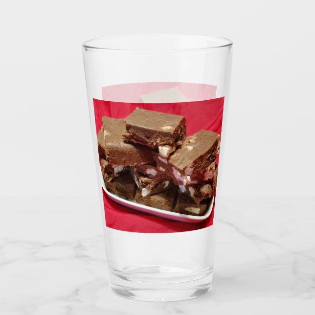 Copo De Pint Fuja De Chocolate De Cereja Em Uma Placa (Frente)