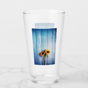 Copo De Pint Girassol na Parede de Madeira Azul