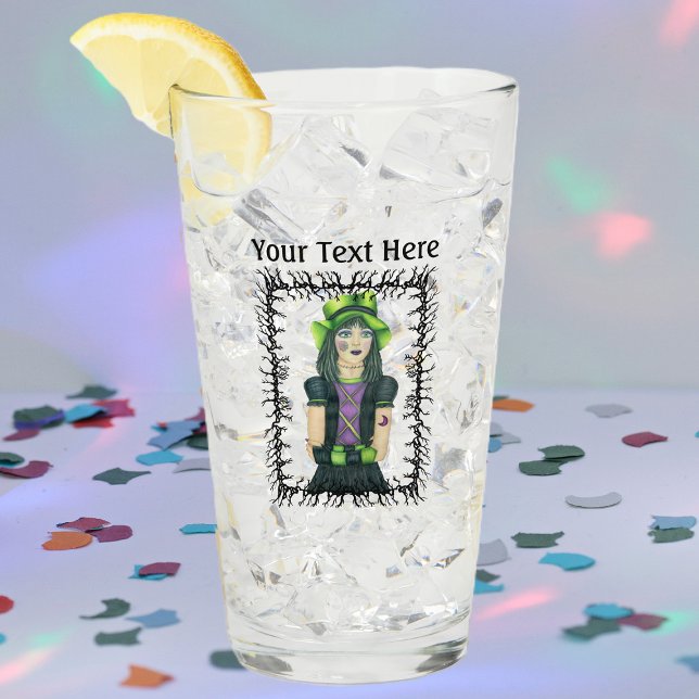 Copo De Pint Gótico Garota Olhos Verdes Que Tatuagem Triturar M (Goth girl floppy green hat tattoos in barbed branch black frame on drinking glass.)