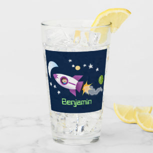 Copo De Pint Imagem de um foguete em cartoon espacial