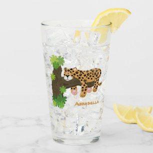 Copo De Pint Leopardo bonito dormindo em desenho animado de árv