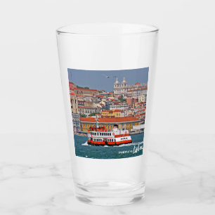 Copo De Pint Linha do horizonte de Lisboa com o velho ferry no 